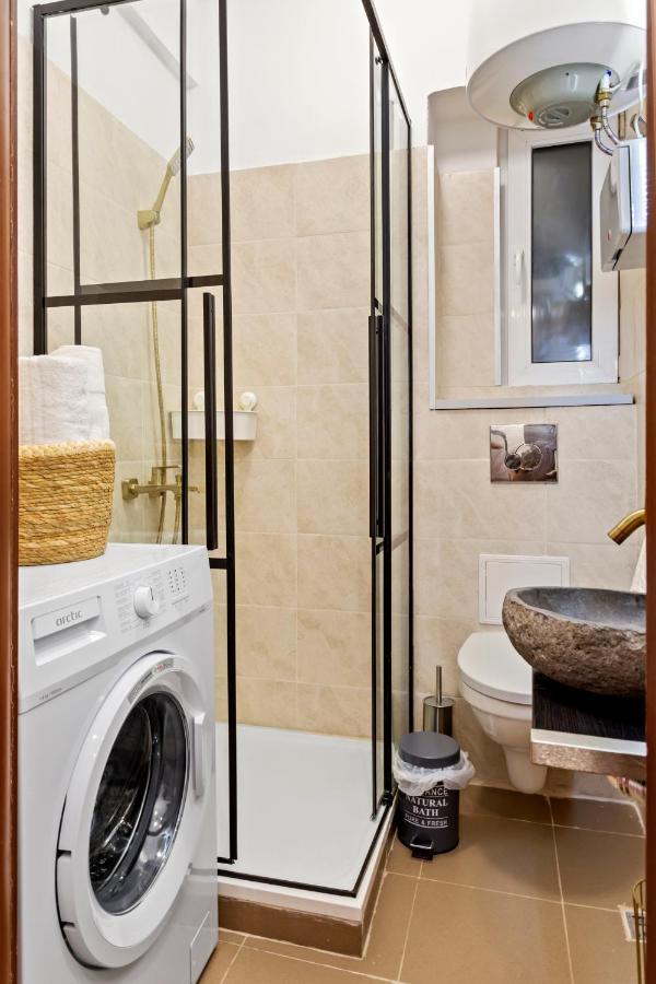Upscale Studio, Walking Distance From The Old Town Bucarest Extérieur photo