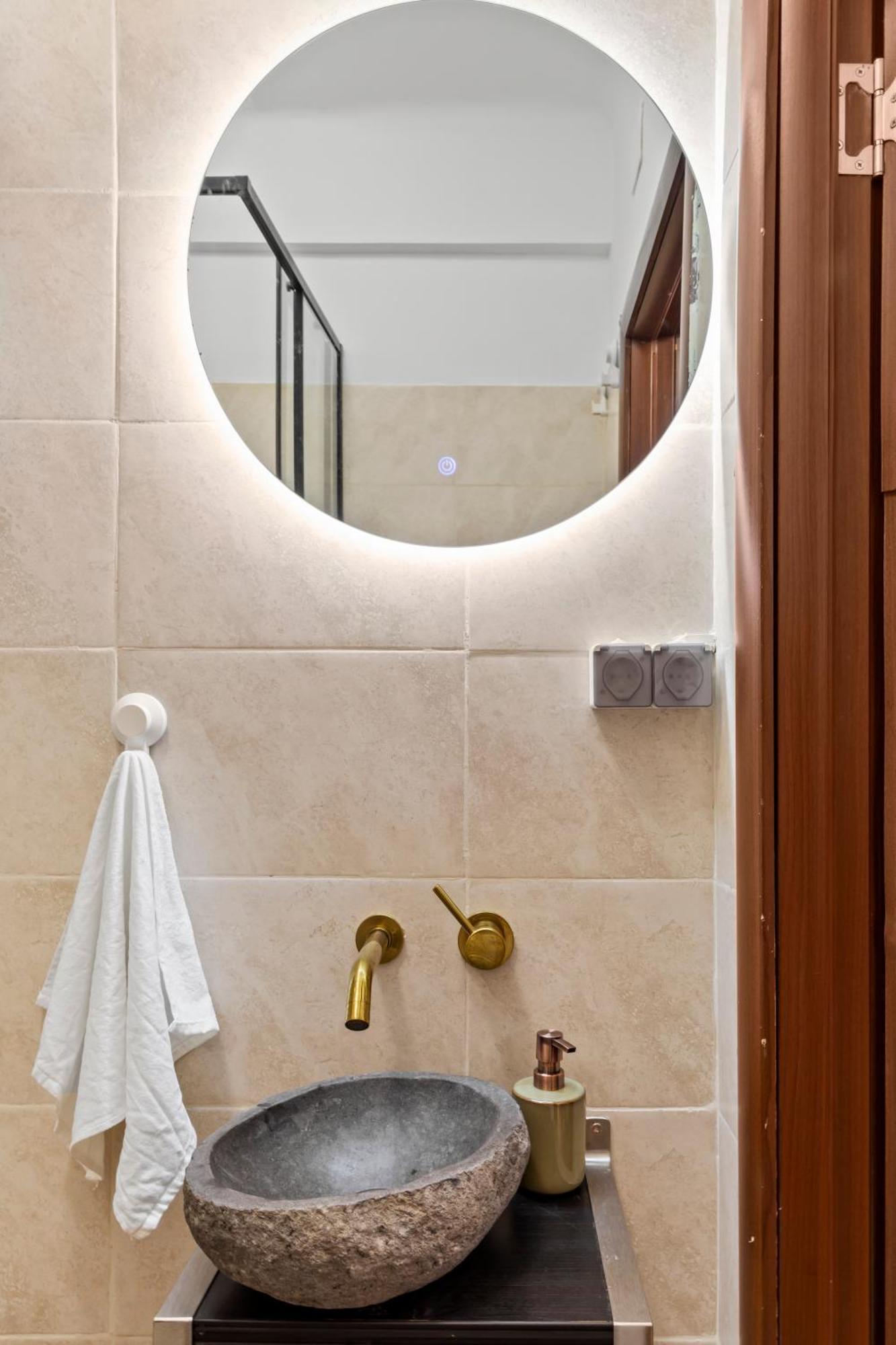 Upscale Studio, Walking Distance From The Old Town Bucarest Extérieur photo