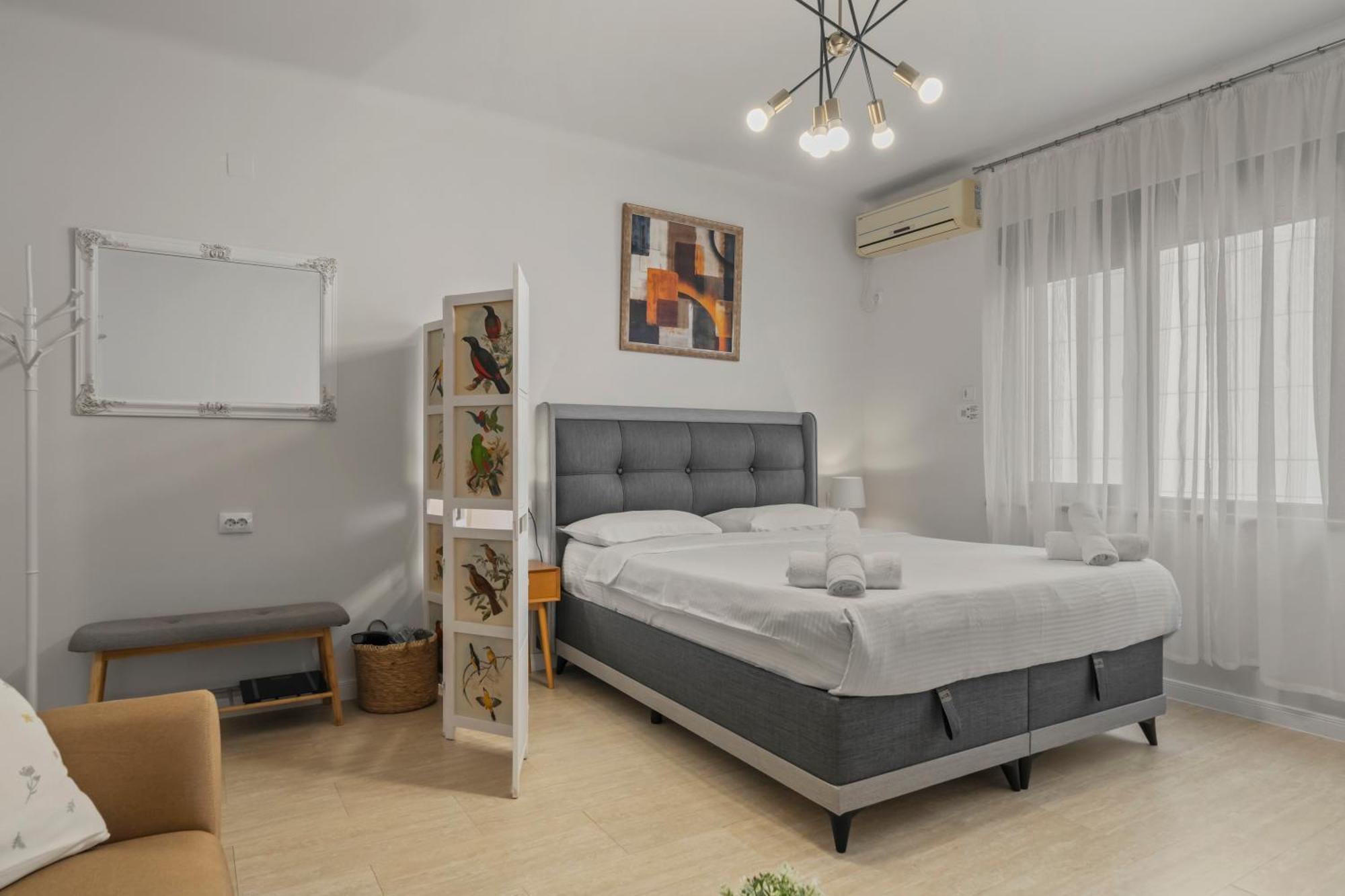Upscale Studio, Walking Distance From The Old Town Bucarest Extérieur photo