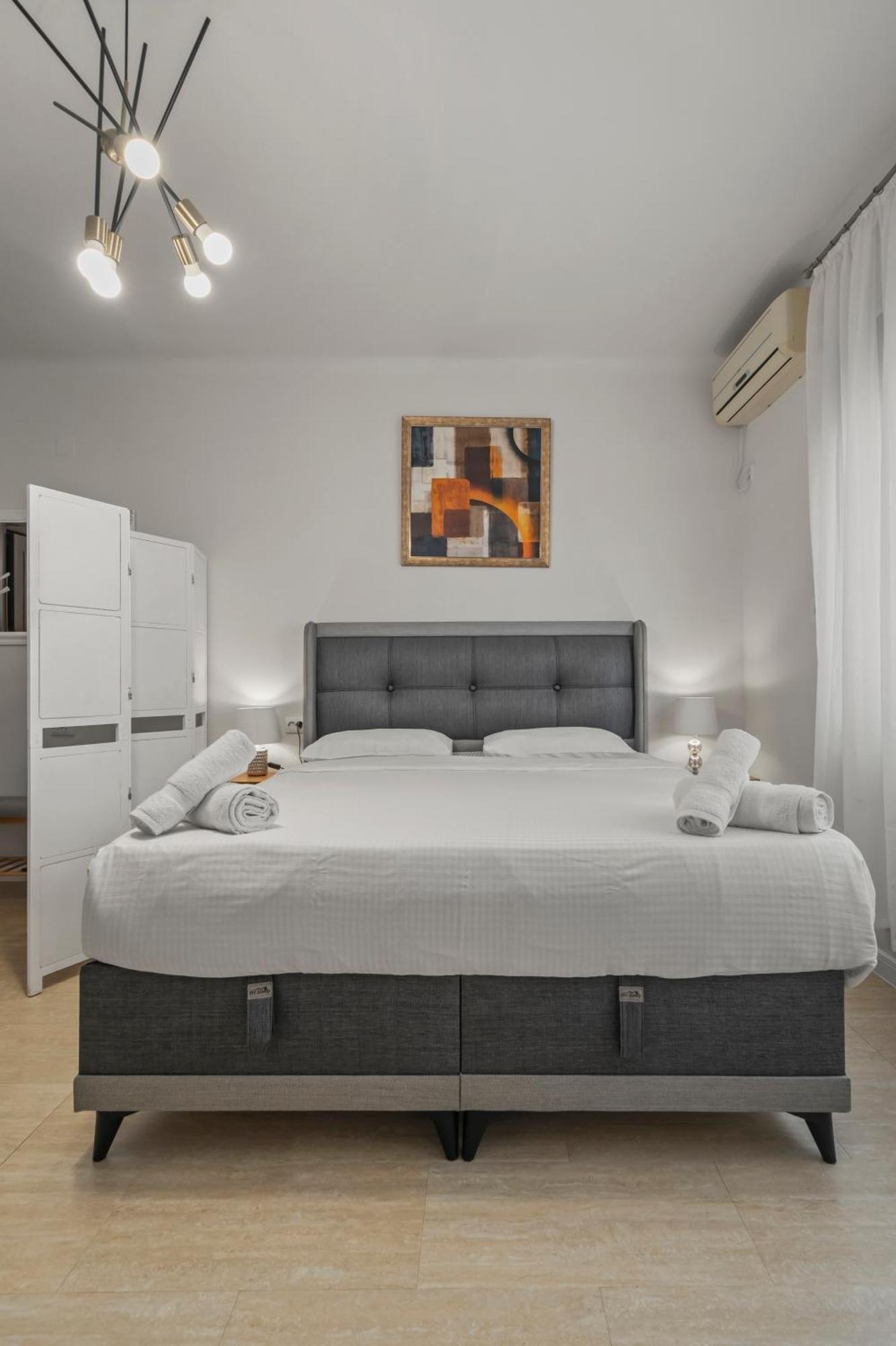 Upscale Studio, Walking Distance From The Old Town Bucarest Extérieur photo