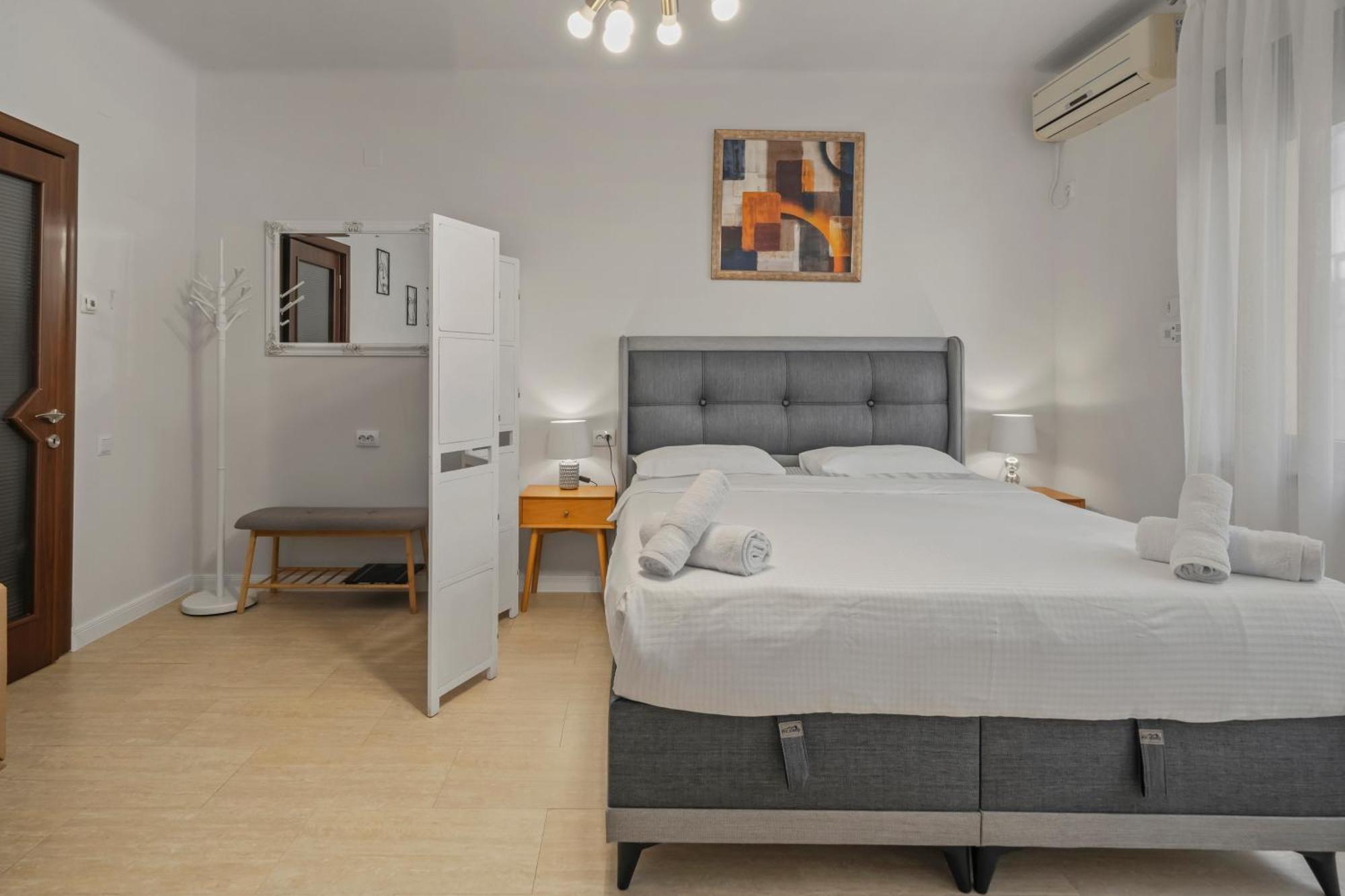 Upscale Studio, Walking Distance From The Old Town Bucarest Extérieur photo